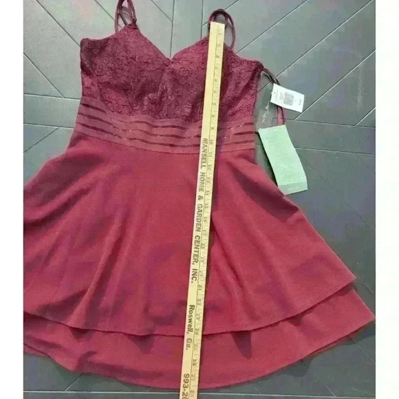 $79 City Triangles Size 11 Elastic Waist Short Dress Juniors Burgundy Flare - Picture 8 of 10